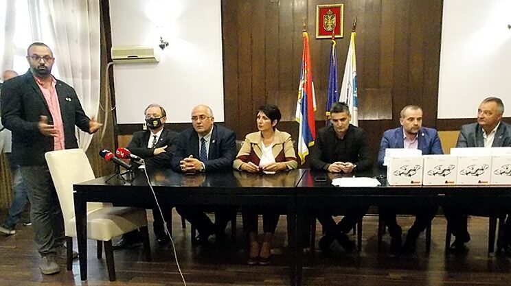 Rotarijanci uručili dronove, donaciju za 19 smederevskih škola 1