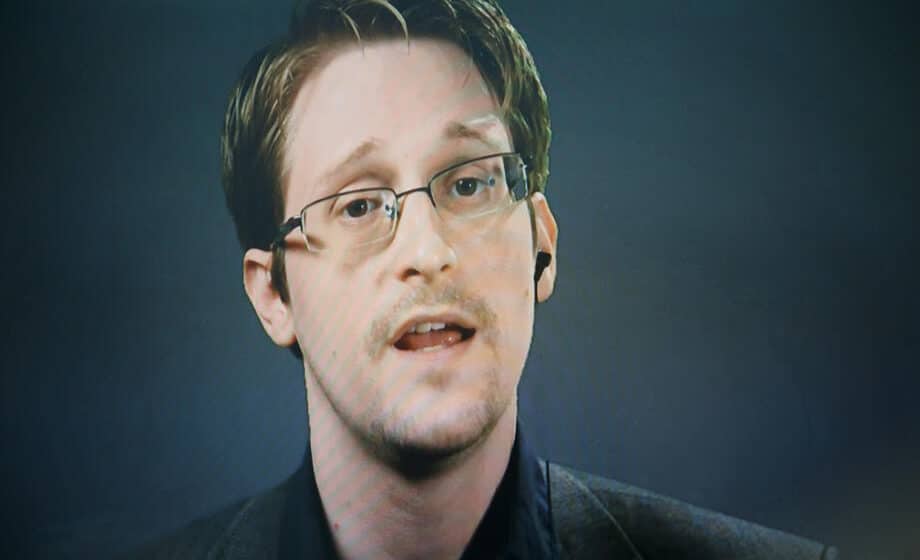 Edward Snowden, Edvard Snouden