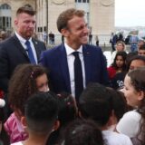 Francuski predsednik prvog dana školske godine odao poštu ubijenom nastavniku 6