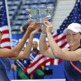 Stosur i Džang osvojile titulu na US Openu u dublu 11