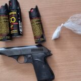 Policija CG: Grupi koja se uputila ka Cetinju na protest oduzeti oružje, droga i sprej 5