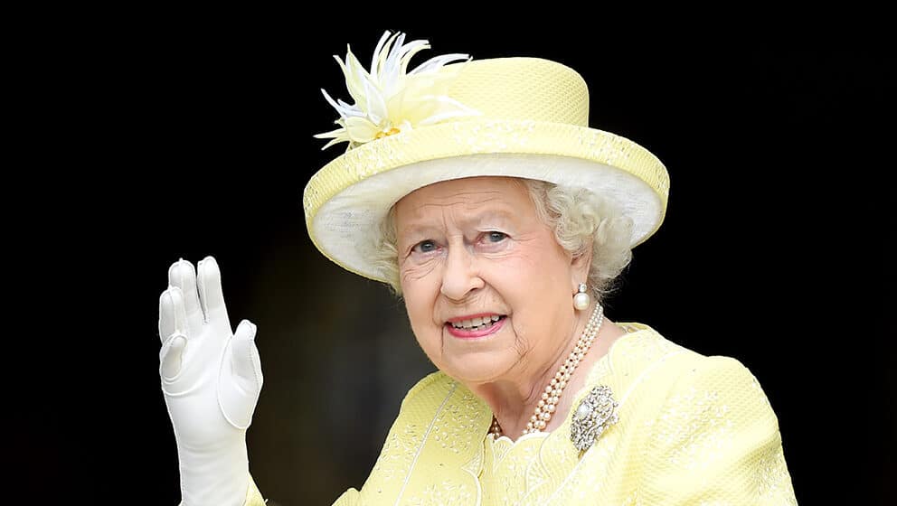 Krajica Elizabeta prisustvovala dvostrukom krštenju u Vindzoru 1