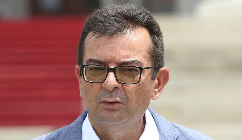 "Vučić svesno održava političku neizvesnost i sluđuje građane": Sagovornici Danasa o predsednikovom licitiranju terminima izbora 3 "Vučić svesno održava političku neizvesnost i sluđuje građane": Sagovornici Danasa o predsednikovom licitiranju terminima izbora 2