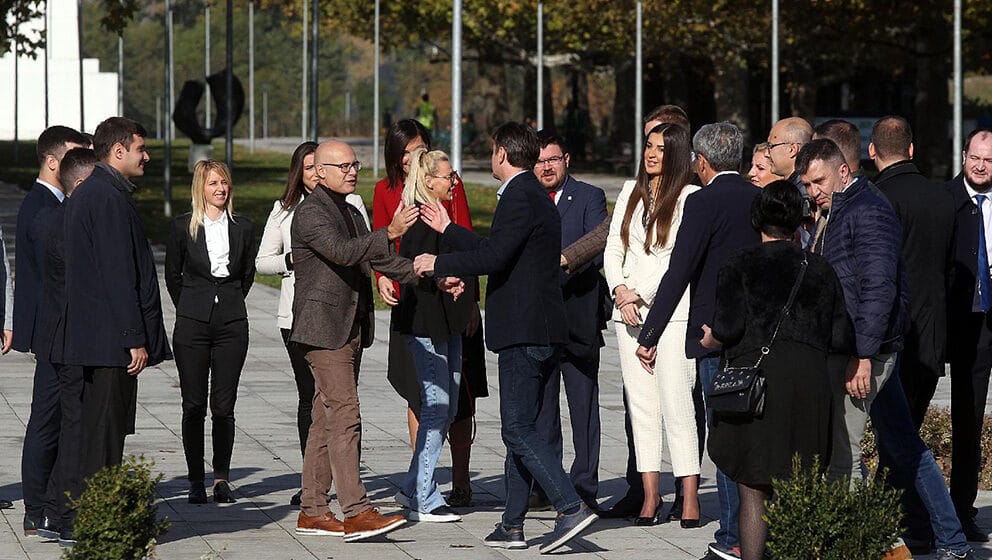 Ide humus, pa zemlja pa voda 1