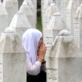 Nemačka zbog Srebrenice povukla priznanje istraživaču Holokausta Gideonu Grajfu 13