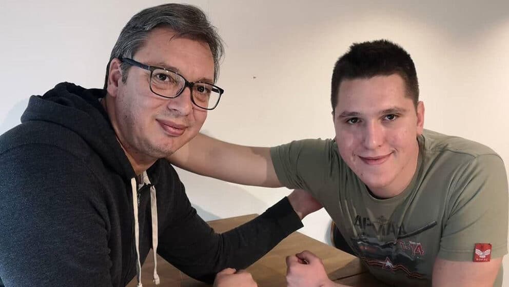 Državno obezbeđenje zloupotrebljava ko stigne 1