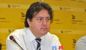 Advokat Miloš Janković ocenio je u N1 Studio live da je optužni predlog Tužilaštva za organizovani kriminal (TOK) protiv ministra kulture Nikole Selakovića i drugih zbog nezakonitog skidanja zaštite sa zgrada Generalštaba, akt kojim je predsedniku Srbije Aleksandru Vučiću „bačena rukavica“.