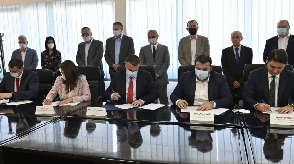 Vesić: Potpisan ugovor za kupovinu sto novih zglobnih autobusa 1