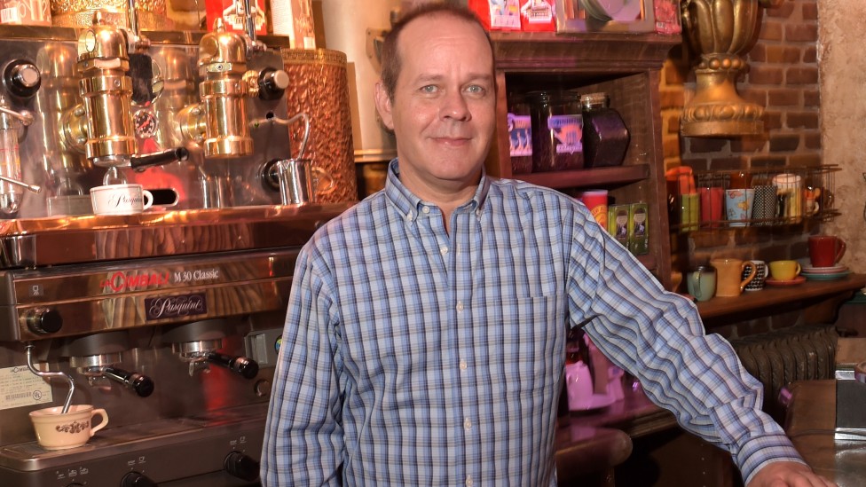 Serija Prijatelji: Preminuo glumac Džejms Majlk Tajler koji je tumačio ulogu Gantera 2 Tajler je ponovo posetio Central Perk 2015. godine