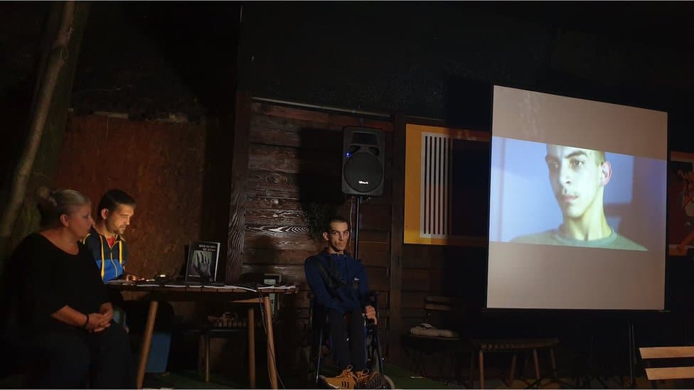 Muzika i Zaječar: Nikola Živanović - MC Džoni - reper koji nikada nije repovao 2 Nikola Živanović - MC Džoni na promociji knjige