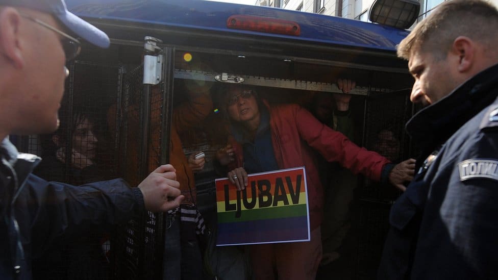 Parada ponosa 2010. i LGBT prava: Da li je Prajd pre 11 godina doprineo pravima gej ljudi u Srbiji 3 Parada ponosa