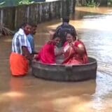 Indija, poplave i brak: Kad kazan postane ljubavna barka - mladenci nisu odustali uprkos poplavama 14