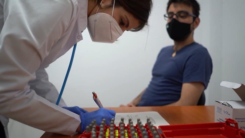 Korona virus i vakcinacija: „Skepticizam začinjen strahom” - zašto Bugarska i Rumunija imaju najnižu stopu imunizacije u EU 1 Vakcinacija u Sofiji