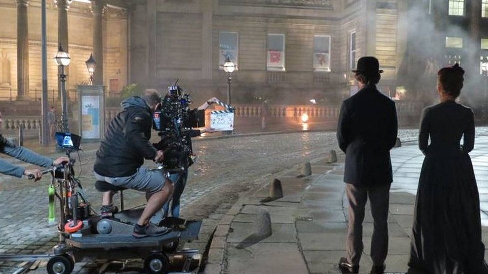 Alek Boldvin i smrt na snimanju: Od zabijanja štikle u oko, do sudara s palmom i tragičnih ishoda 1 snimanje filma