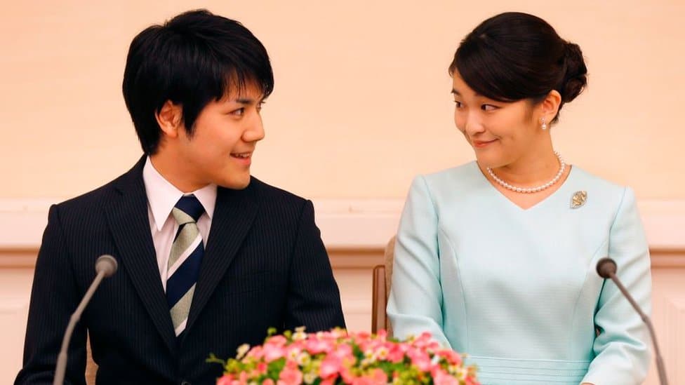 Japanska princeza Mako: Odrekla se titule i udala za čoveka kog voli 2 Princess Mako and her former classmate Kei Komuro announce their engagement on 3 September 2017