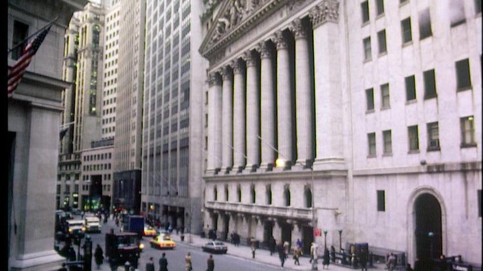 Ekonomija i finansijska tržišta: Slom berze koji je gurnuo svet u Veliku depresiju ili kako se svet srušio kad je pogledao dole 1 Zgrada Njujorške berze na Vol stritu