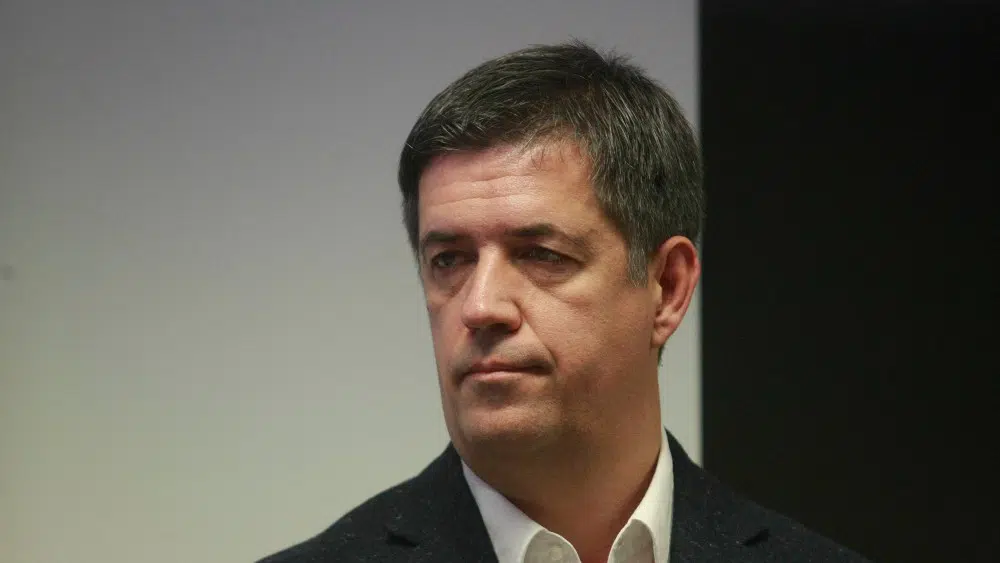 Vlast jasno rekla da neće predati REM: Četiri nezavisna člana Saveta danas u podne daju ostavke 2 Vlast jasno rekla da neće predati REM: Četiri nezavisna člana Saveta danas u podne daju ostavke 1