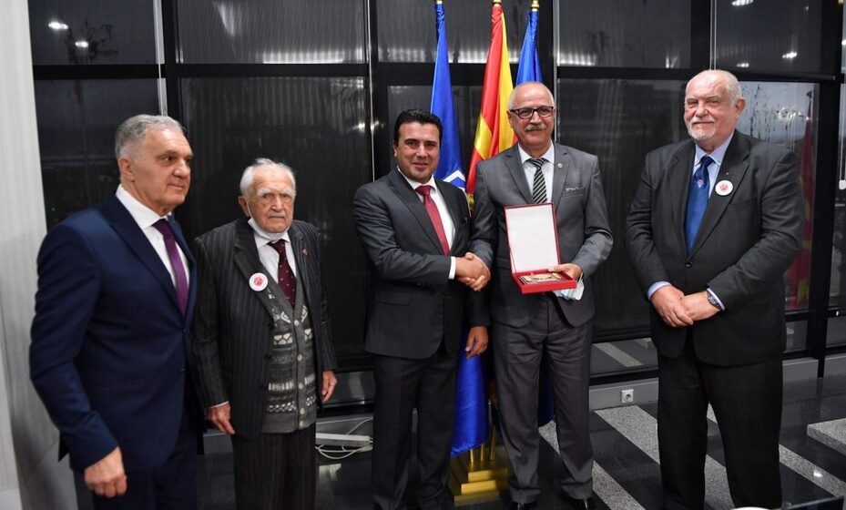 Zaev dobio Plaketu Subnora Srbije za značajan doprinos negovanju tradicija antifašizma 1