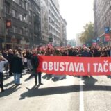 Advokati blokirali saobraćaj u Dečanskoj ulici protestujući zbog promene stava VKS 14