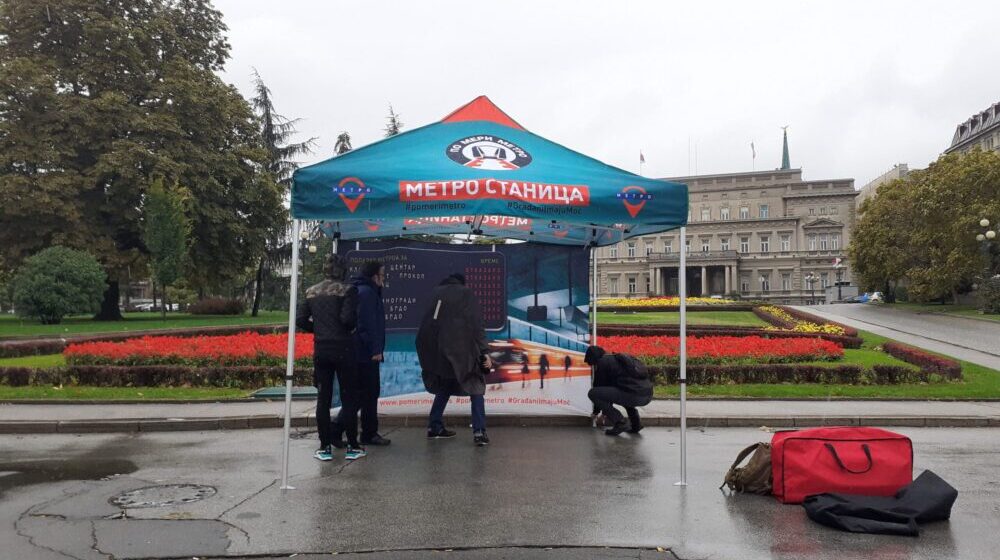 U Beogradu održan performans "Pokretne metro stanice", podeljene karte 1