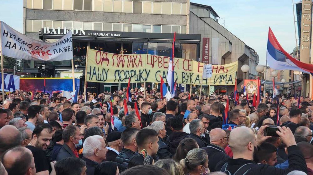 Opozicija održala protest u Banjaluci, vladajuće stranke u Bijeljini 1