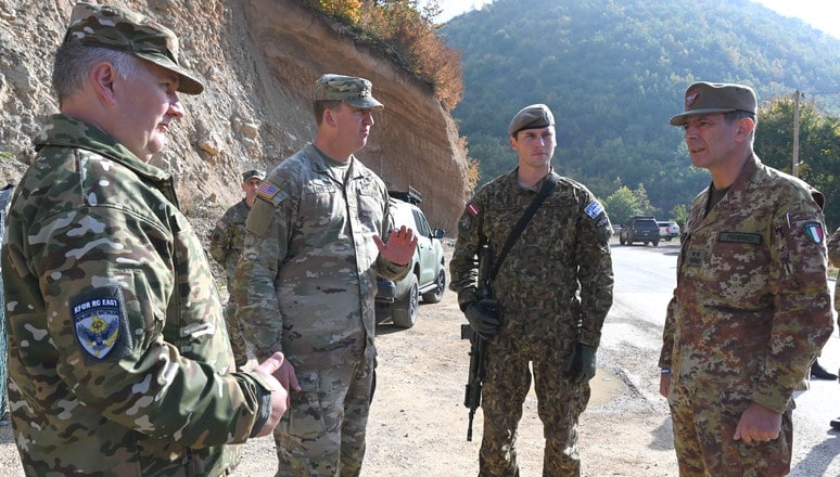 Komandant Kfora posetio međunarodne misije kod prelaza Jarinje i Brnjak 1