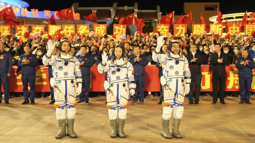 Kina poslala tri astronauta u šestomesečnu misiju na svemirskoj stanici 1