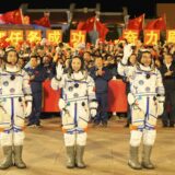 Kina poslala tri astronauta u šestomesečnu misiju na svemirskoj stanici 9
