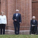 Merkel pozvala Nemce da nastave da se bore za demokratiju 1
