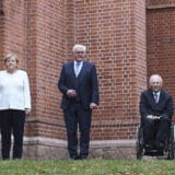 Merkel pozvala Nemce da nastave da se bore za demokratiju 13