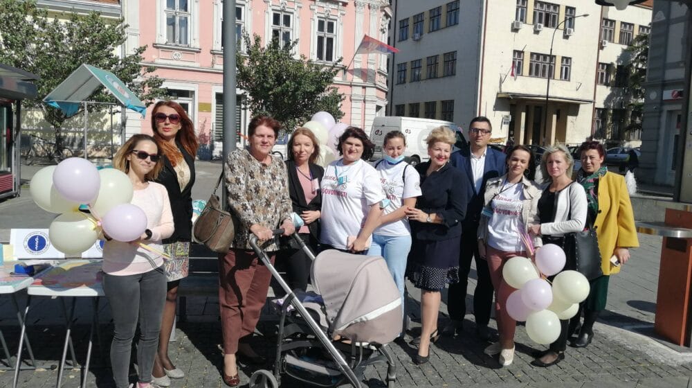 Šetnjom mama i beba centrom Zrenjanina ukazano na značaj dojenja 1
