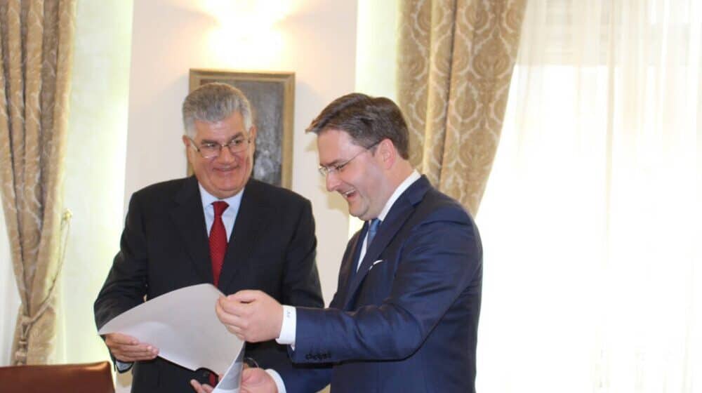 Selaković sa delegacijama Sirije i Gvatemale i sinom Gamala Abdela Nasera 1