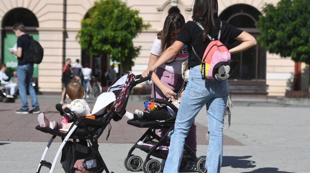 Bebac strankama koje se bore za vlast: Šta ćete posle izbora uraditi za roditelje? 1