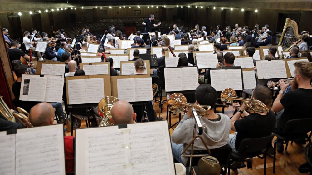 Beogradska filharmonija u punoj snazi svira Malerovu "Tragičnu simfoniju" 1