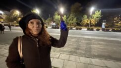 Nekoliko ljudi nakratko blokiralo raskrsnicu kod Skupštine 2