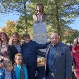 Otkriven spomenik Dobrici Eriću u Kniću 3
