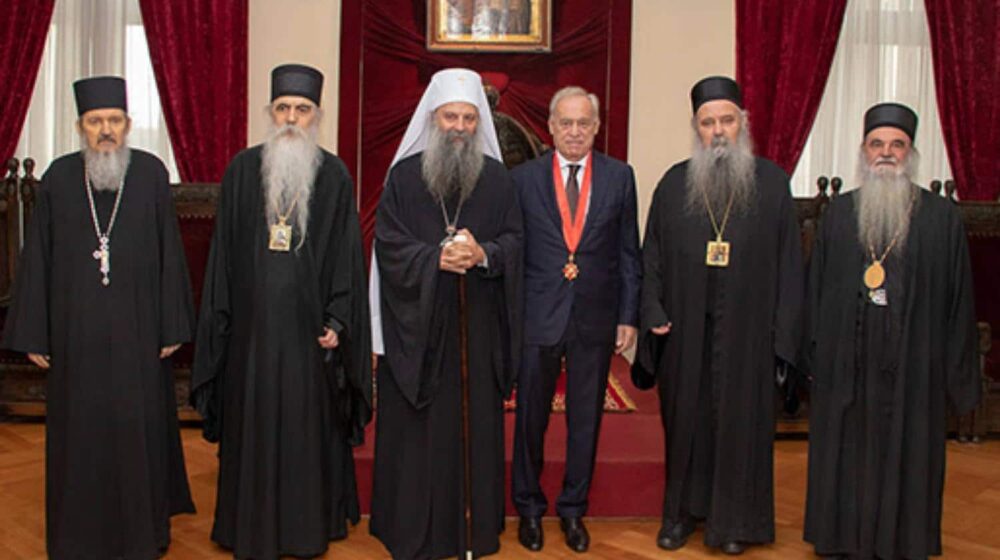 Srpska pravoslavna crkva odlikuje samo one koji su bliski vlasti i svoje finansijere 1