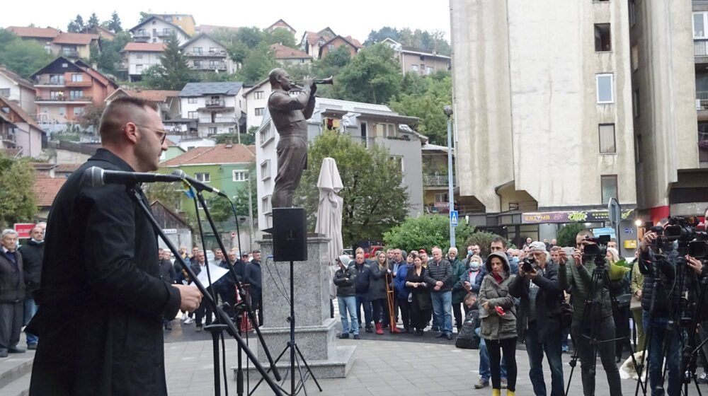 Otkriven spomenik trubaču Miću Petroviću u Užicu 1