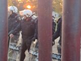 Policija drzi zakljucane Kragujevcane na Cika Daci 05 Policija bez obrazloženja držala zatočene Kragujevčane sat vremena na stadionu „Čika Dača" (FOTO) 3