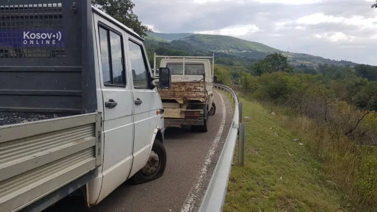 Isečene gume srpskih kamiona na Jarinju, Srbi sumnjaju na pripadnike Rosu 1
