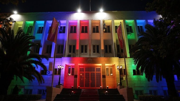 Zgrada Predsednika Crne Gore u dugim bojama 1