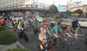 Sekretarijat za saobraćaj Beograda poverio je 2023. godine posao "nabavke i ugradnje automatskih brojača za biciklistički saobraćaj" grupi firmi ASB Plus, DMV industrijski kontrolni sistemi i T3soft, vredan 18,3 miliona dinara, a dve godine kasnije ne zna se gde su ti uređaji, niti kakvi su njihovi rezultati, saopštio je danas Beograd u pokretu.