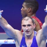 Srpski reprezentativac Magomedov u četvrtfinalu SP u boksu 5