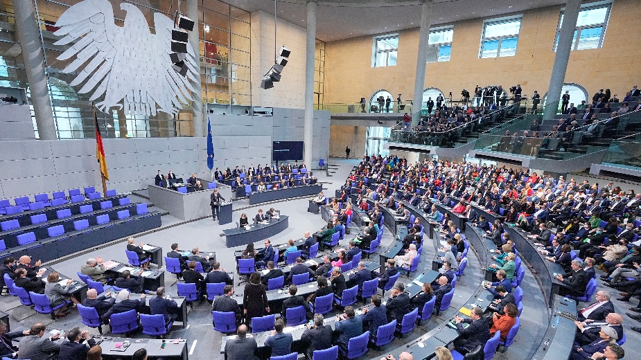 Novi saziv Bundestaga ima više žena, mladih i prvu Afroamerikanku 1