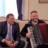 Dodik doveo harmonikaša u Predsedništvo BiH i otpevao pesmu Srpkinja je mene majka rodila (VIDEO) 9