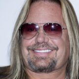 Pevač benda Motli kru slomio rebra na koncertu prilikom pada sa bine 2