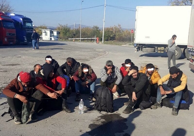 Carina: U kamionu u Nišu među koturovima metalne žice pronađeno 11 ilegalnih migranata 1