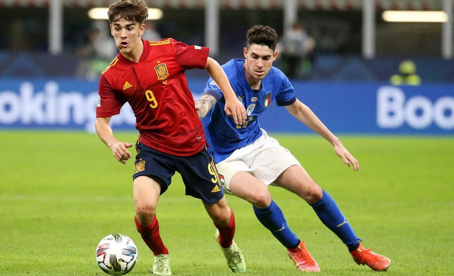 Enrike pogodio u centar sa 17-godišnjim Gavijem 1