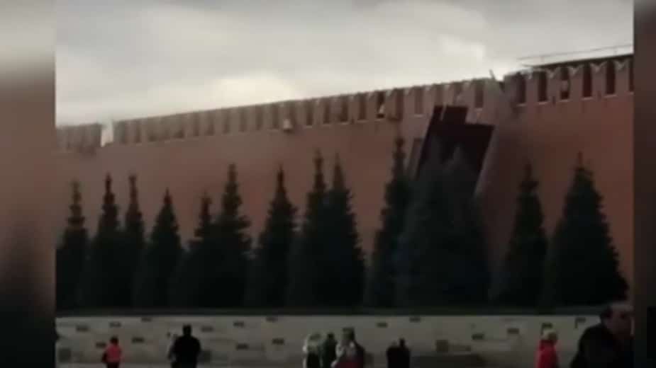 Oluja oštetila moskovski Kremlj, vlasti zatvorile Crveni trg 2 Oluja oštetila moskovski Kremlj, vlasti zatvorile Crveni trg 2