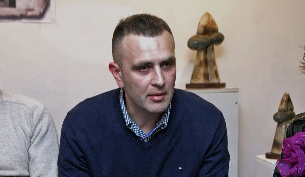 Glavni odbor SPO u subotu raspravlja o odgovornosti Čotrića i Jugovića: U Mionici agitovali za listu SNS, umesto za stranku čiji su potpredsednici 2 Glavni odbor SPO u subotu raspravlja o odgovornosti Čotrića i Jugovića: U Mionici agitovali za listu SNS, umesto za stranku čiji su potpredsednici 2